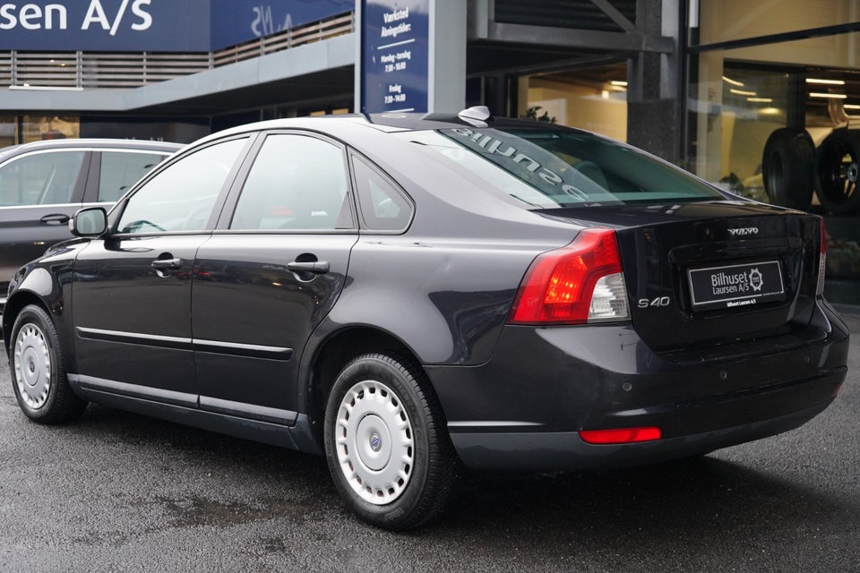 Volvo S40 1,6 D Momentum 4d