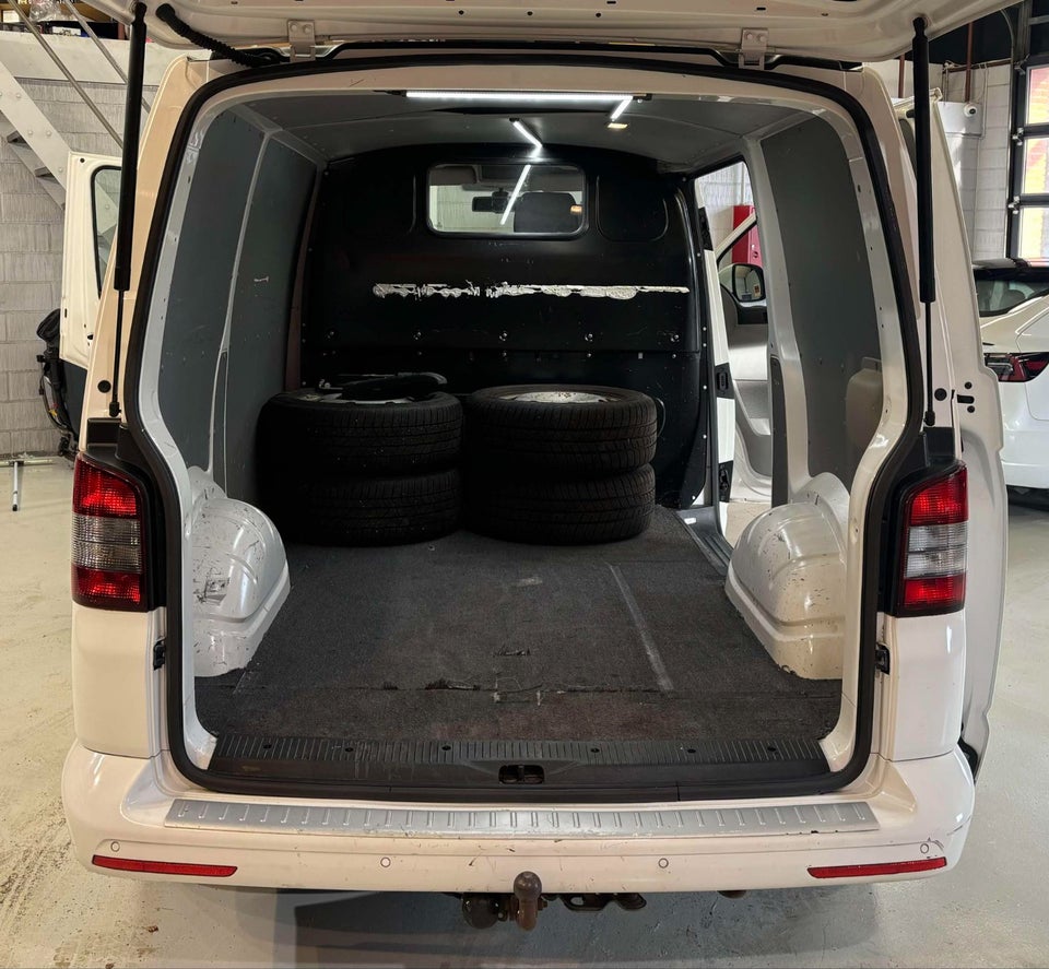 VW Transporter 2,0 TDi 180 Kassevogn lang DSG 4Motion