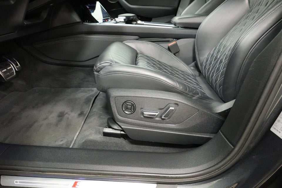 Audi Q8 e-tron 55 S-line quattro 5d