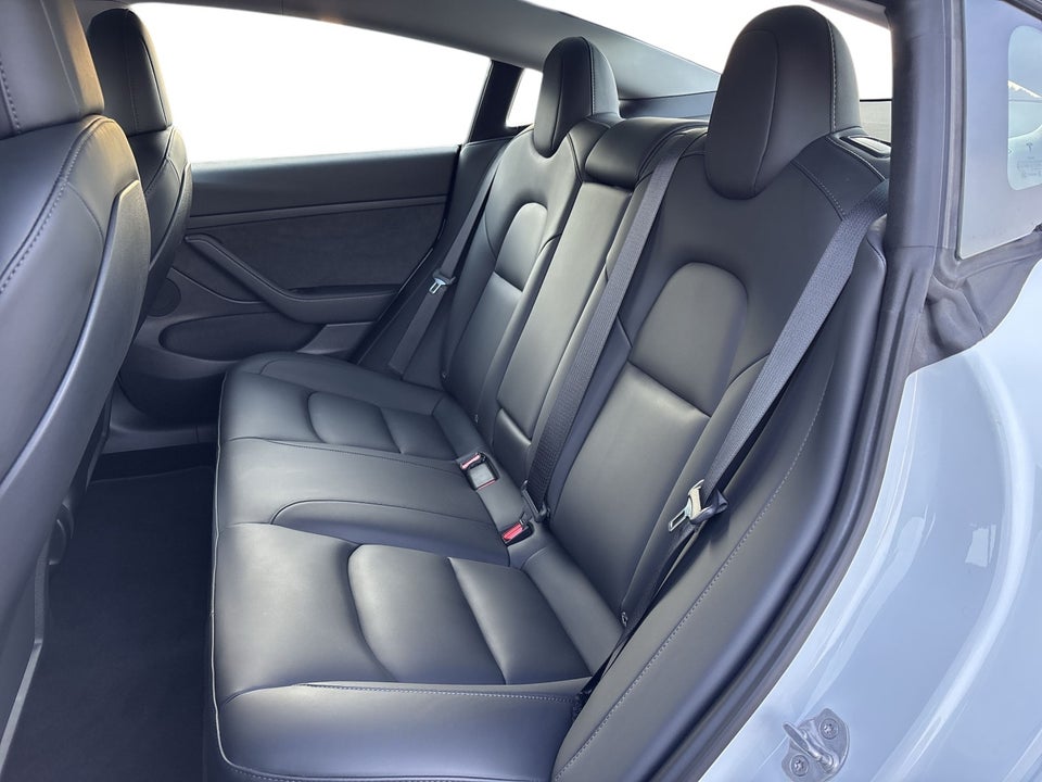 Tesla Model 3 Standard Range+ RWD 4d