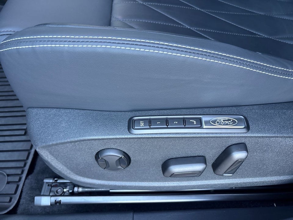 Ford Explorer 82 Premium Extended Range 5d