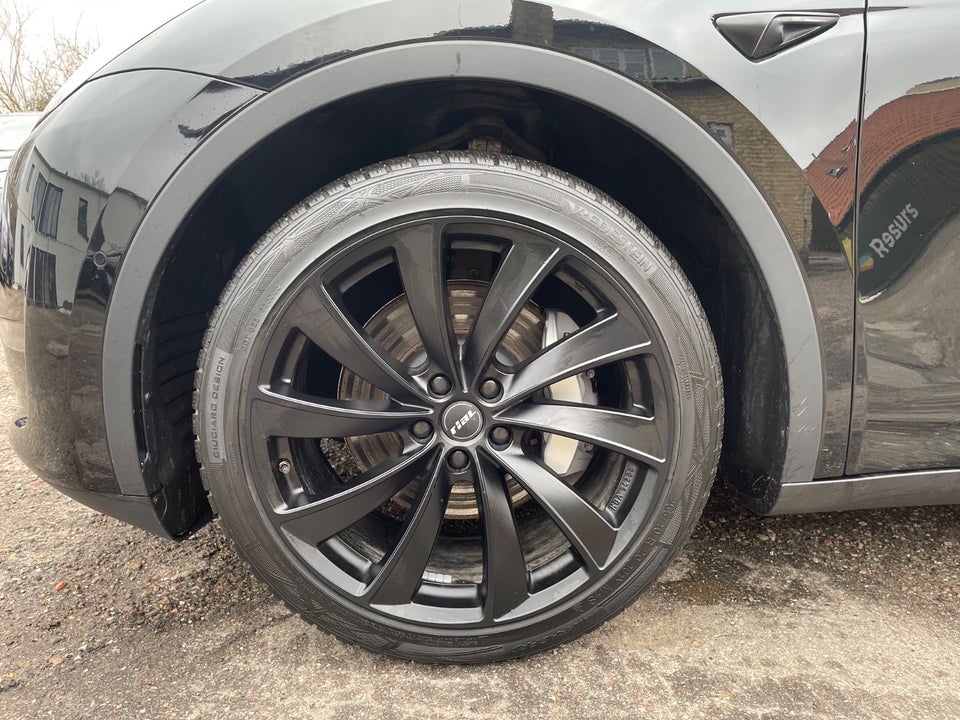 Tesla Model Y Long Range AWD 5d