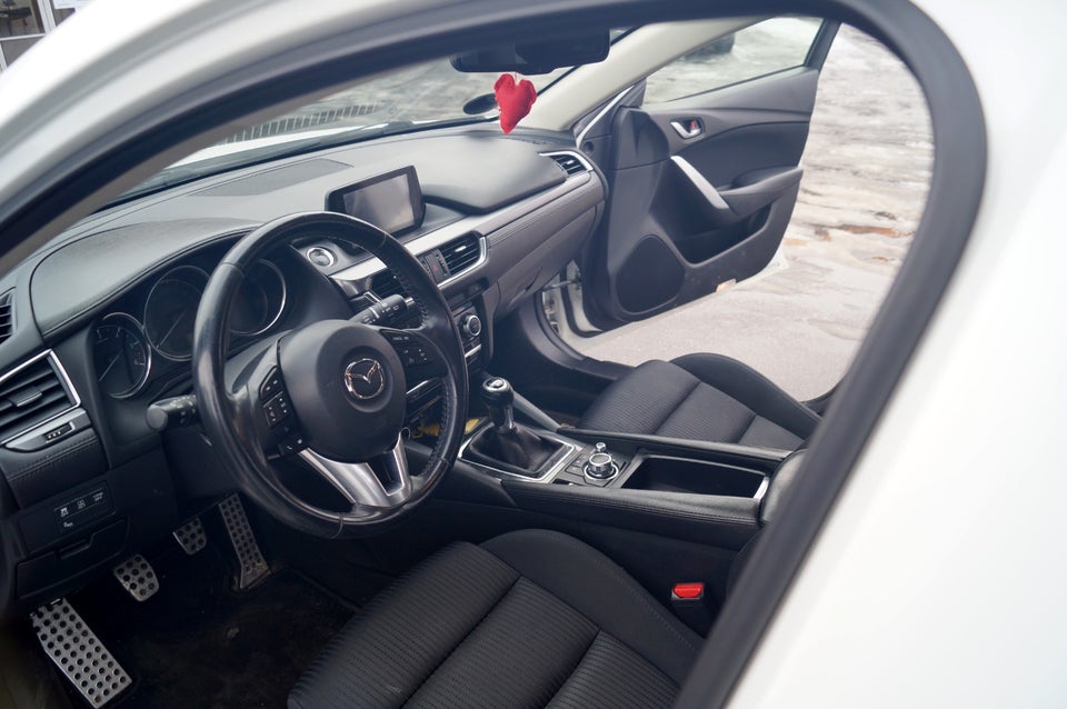 Mazda 6 2,2 SkyActiv-D 150 Core Business stc. 5d