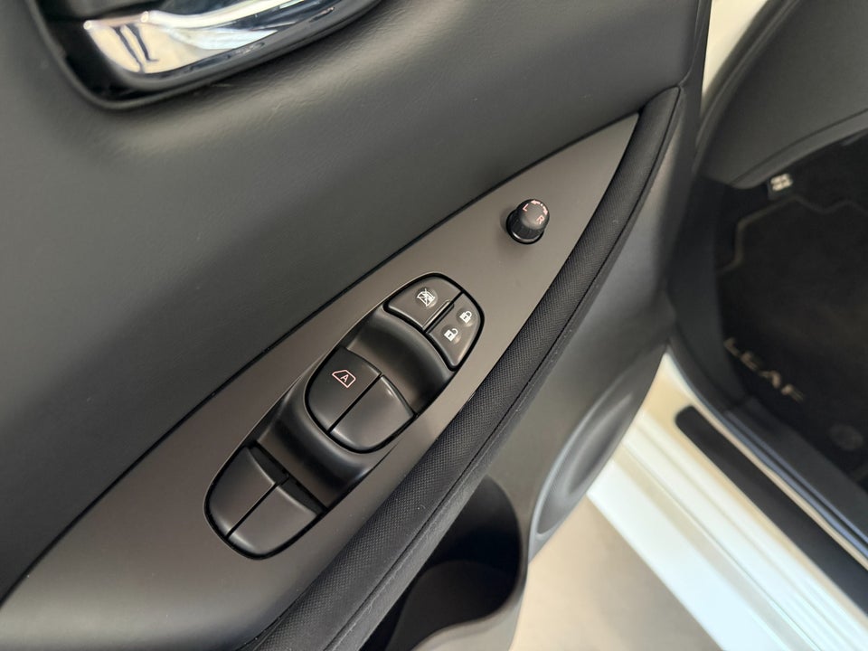 Nissan Leaf 40 Acenta 5d