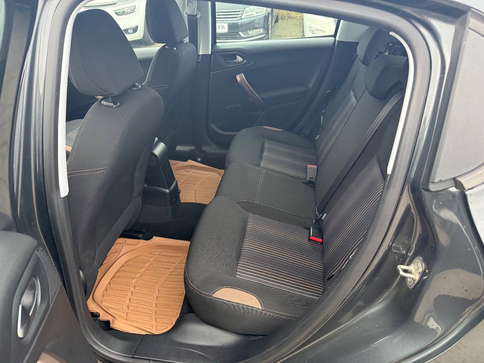 Peugeot 208 1,2 VTi Allure 5d