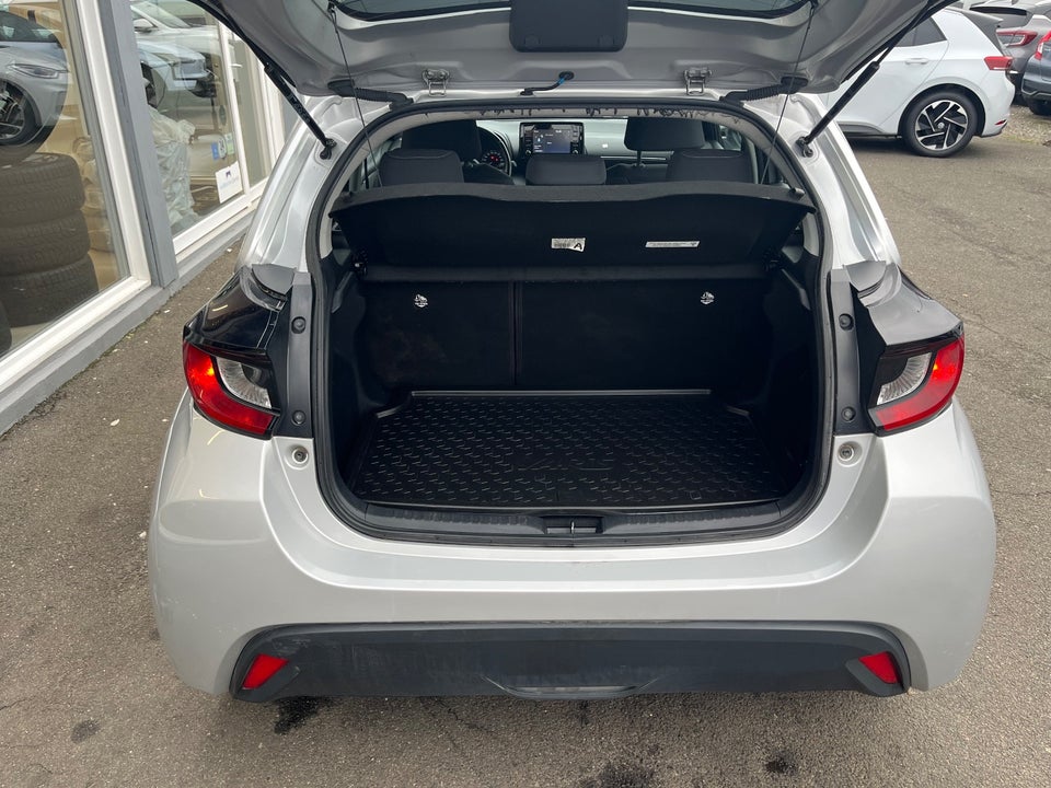 Toyota Yaris 1,5 Hybrid H3 e-CVT 5d