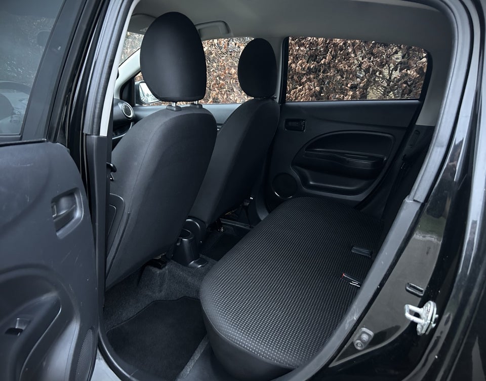 Mitsubishi Space Star 1,2 Black & White CVT 5d