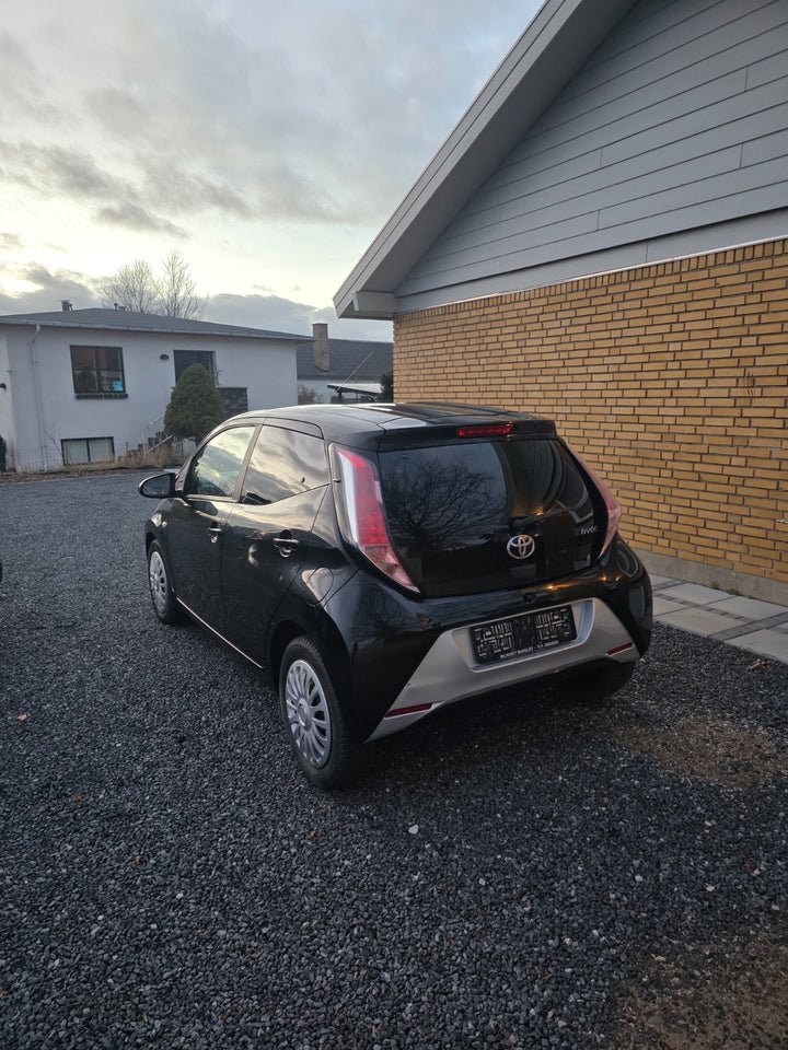 Toyota Aygo 1,0 VVT-i x-black 5d