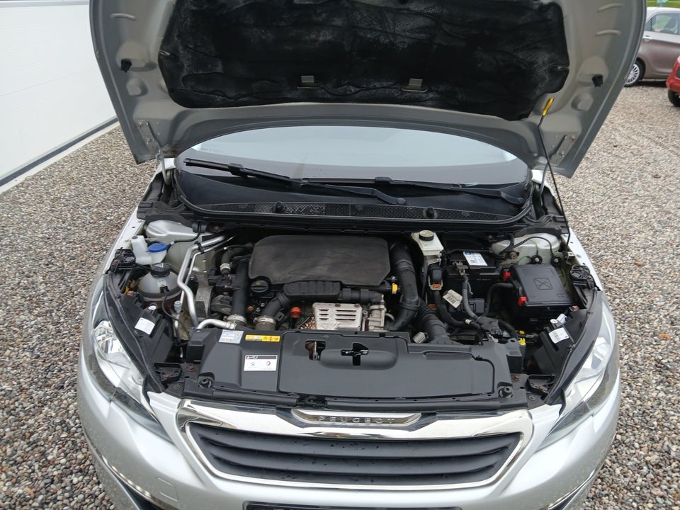 Peugeot 308 1,2 e-THP 110 Active SW 5d