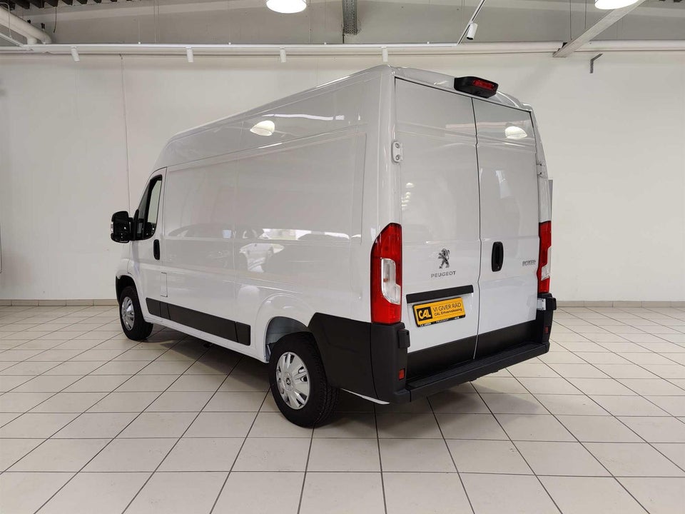 Peugeot Boxer 333 2,2 BlueHDi 140 L2H2 Premium