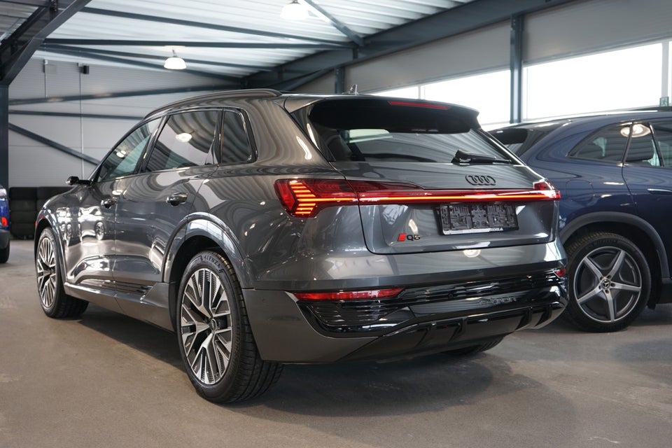 Audi Q8 e-tron 55 S-line quattro 5d