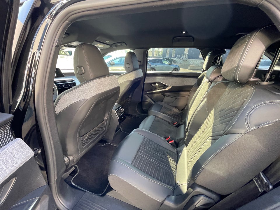 Peugeot e-5008 77 GT Pack 7prs 5d