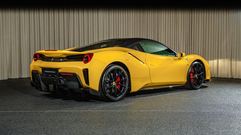Ferrari 488 Pista 3,9 DCT 2d
