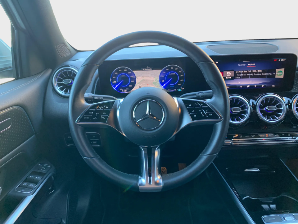 Mercedes EQB300 Progressive 4Matic 5d