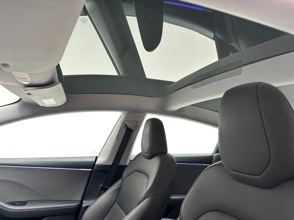 Tesla Model 3 RWD 4d