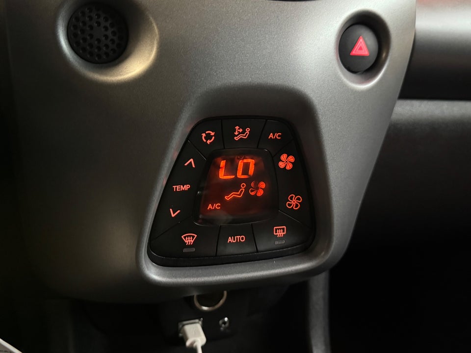 Toyota Aygo 1,0 VVT-i x-press 5d