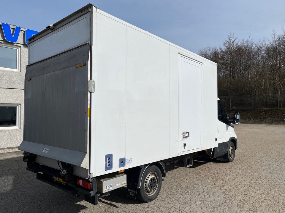 Iveco Daily 3,0 35S18 Box m/lift AG8 2d