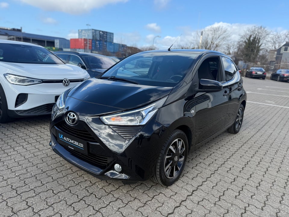 Toyota Aygo 1,0 VVT-i x-black 5d