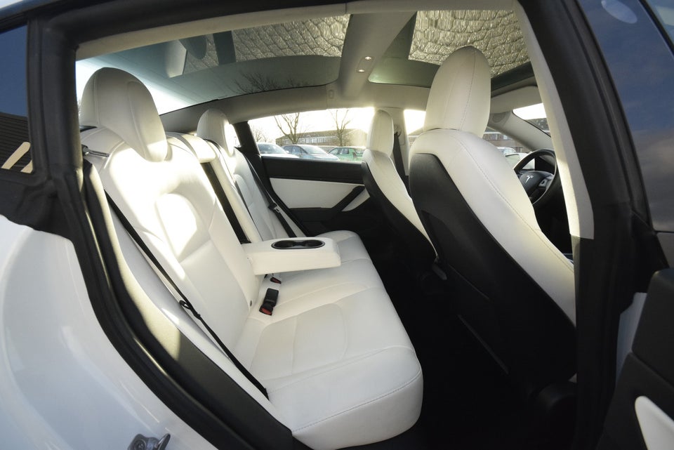 Tesla Model 3 Standard Range+ RWD 4d