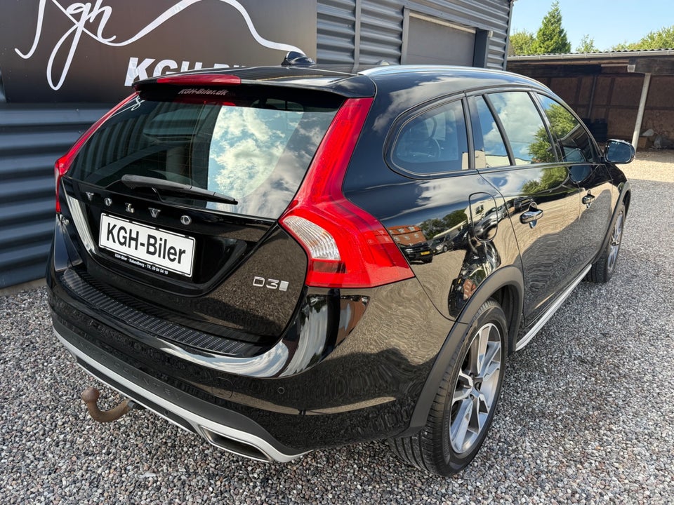 Volvo V60 CC 2,0 D3 150 Summum aut. 5d