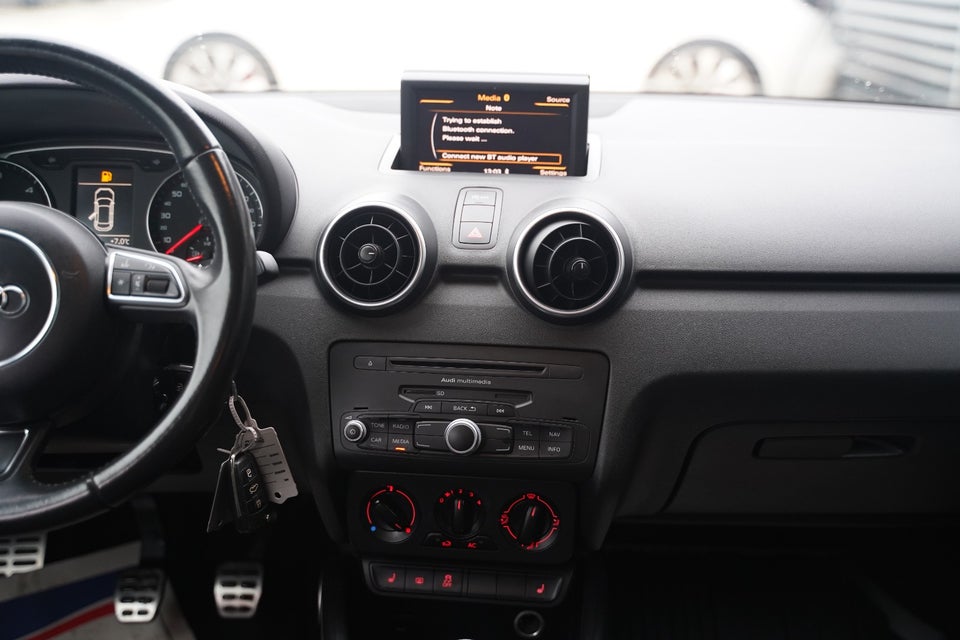 Audi A1 1,6 TDi 90 Attraction Sportback 5d