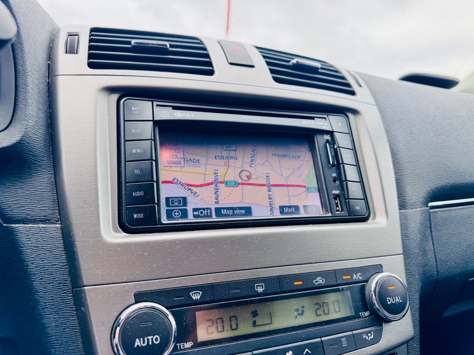 Toyota Avensis 2,0 D-4D T1 stc. 5d
