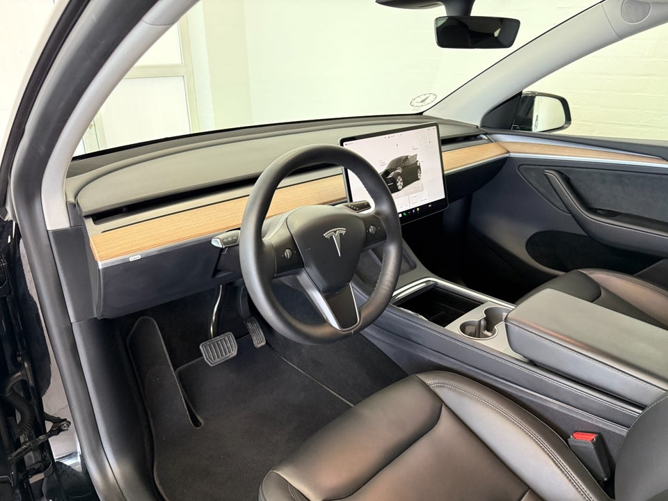 Tesla Model Y Long Range AWD 5d