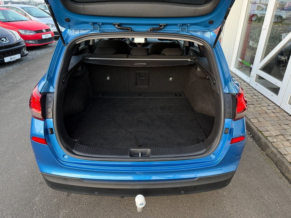 Hyundai i30 1,6 CRDi 110 Premium stc. 5d