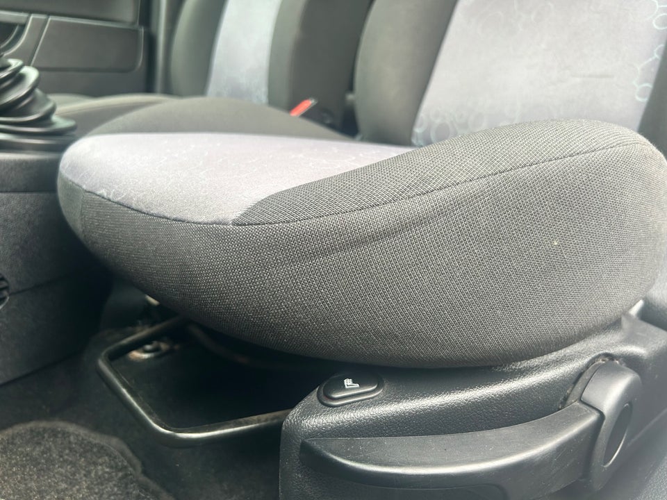 Ford Fiesta 1,4 Ambiente 5d