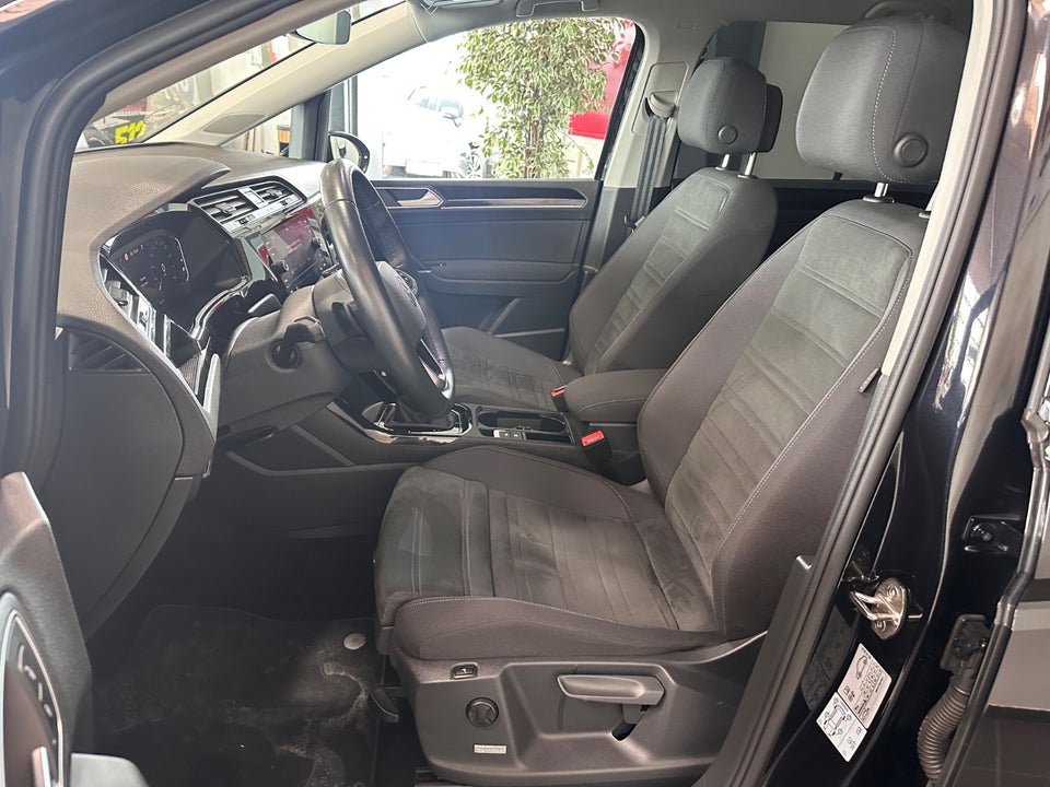 VW Touran 2,0 TDi 150 Highline DSG Van 5d