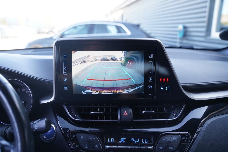 Toyota C-HR 1,8 Hybrid Premium Selected CVT 5d