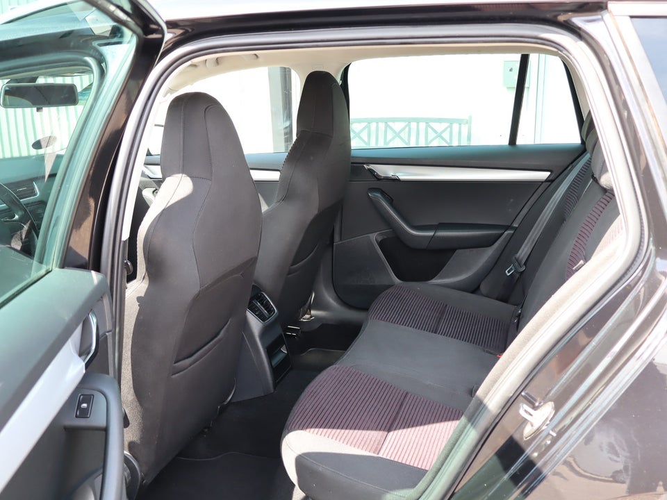 Skoda Octavia 1,4 TSi 140 Elegance Combi 5d