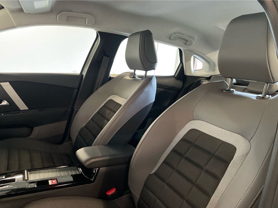 Citroën ë-C4 X 50 Plus 4d