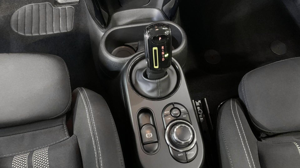 MINI Cooper SE Essential 3d