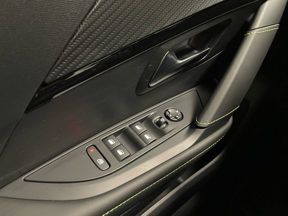 Peugeot e-208 54 GT 5d