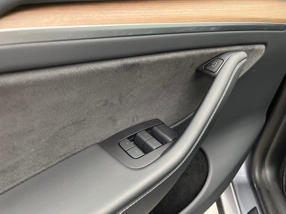 Tesla Model Y Long Range AWD 5d