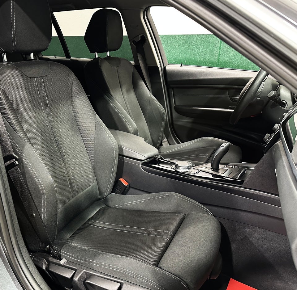 BMW 320d 2,0 Touring aut. 5d