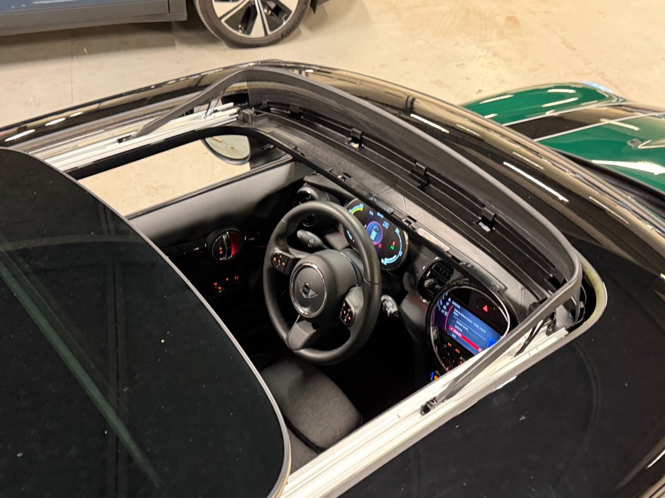 MINI Cooper SE Classic Trim 3d