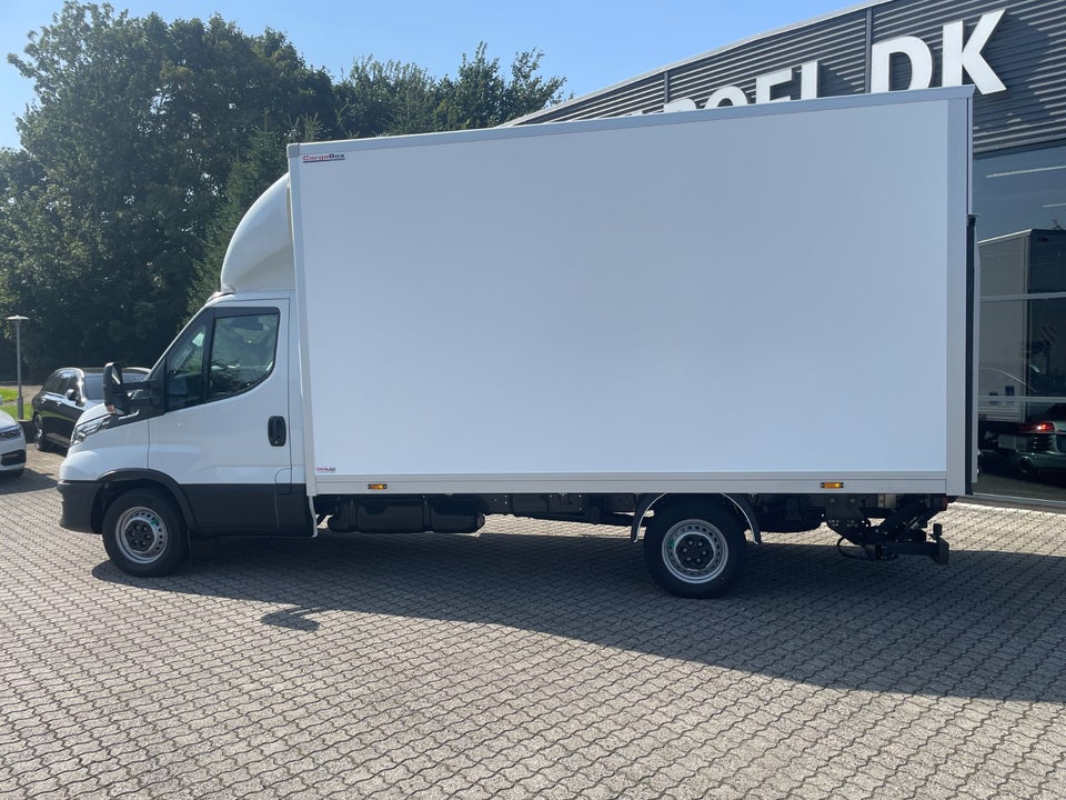 Iveco Daily 3,0 35S18 4100mm Box m/lift AG8