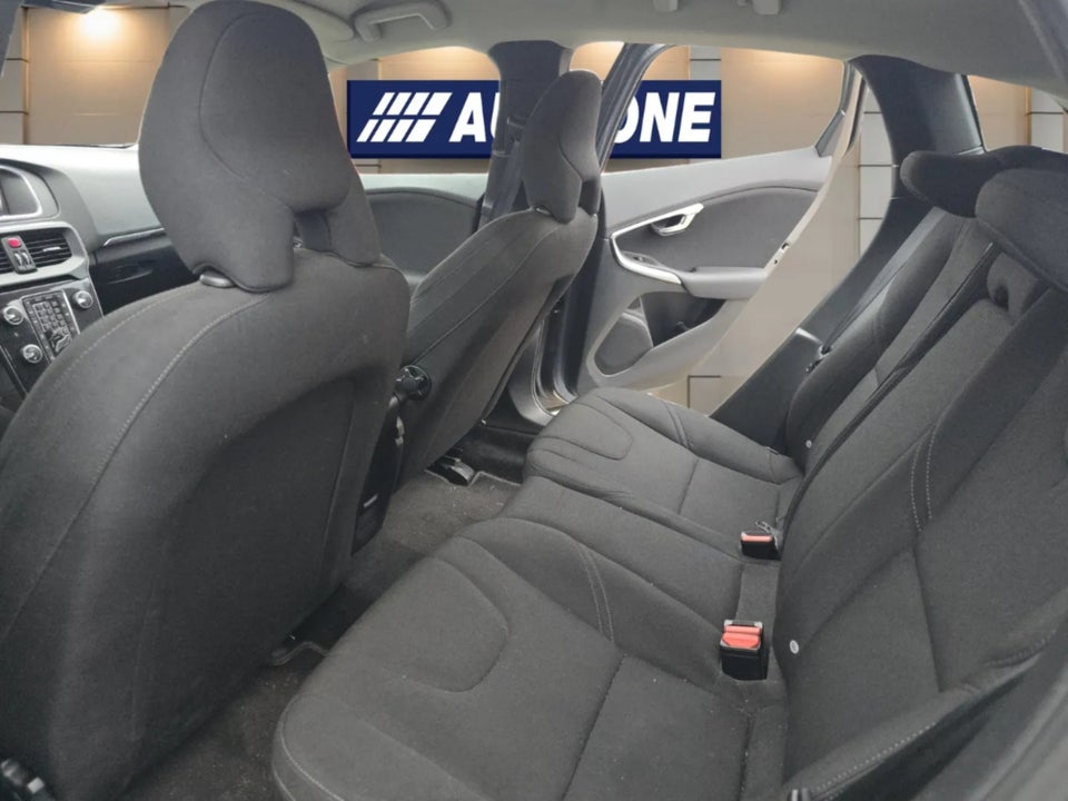 Volvo V40 2,0 D2 120 Momentum 5d