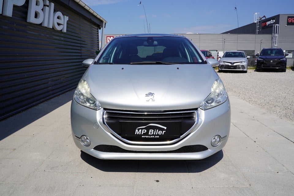 Peugeot 208 1,2 VTi 82 Supreme Sky 5d