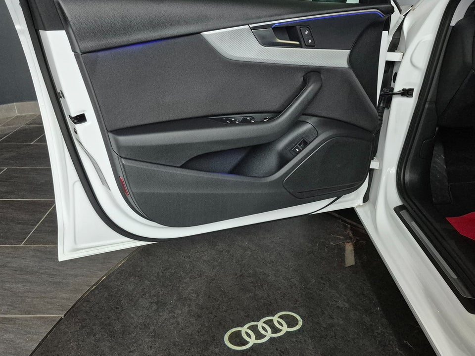 Audi A4 40 TFSi Sport S-tr. 4d