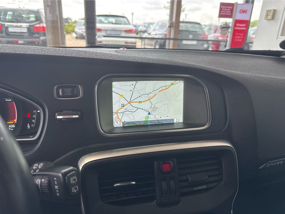Volvo V40 CC 2,0 D3 150 Summum aut. 5d