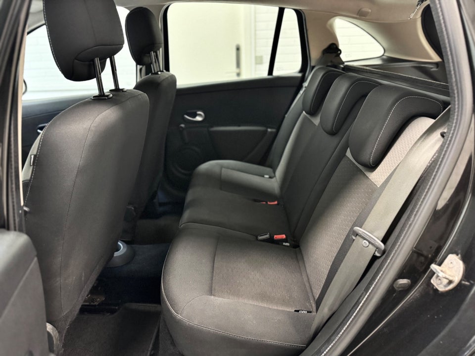 Renault Clio III 1,2 16V Authentique 5d