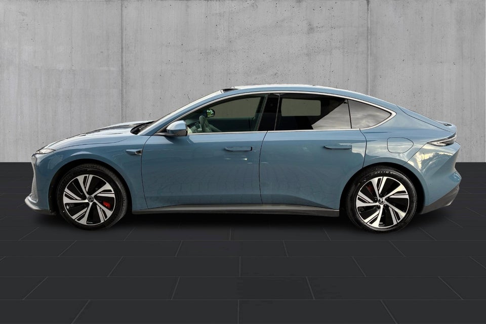 NIO ET5 75 Standard Range 4d