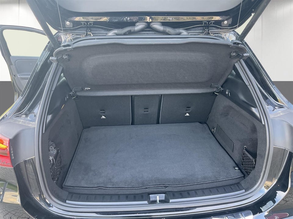 Mercedes EQA300 Progressive 4Matic 5d