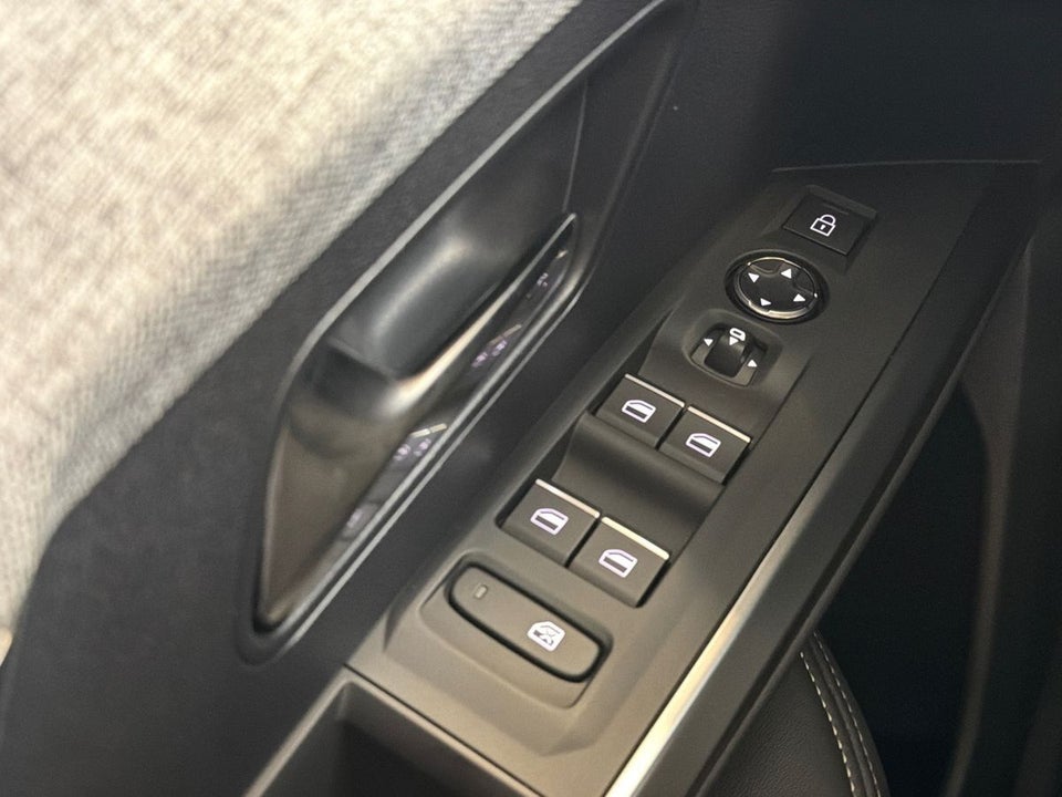 Peugeot e-3008 77 GT Pack 5d