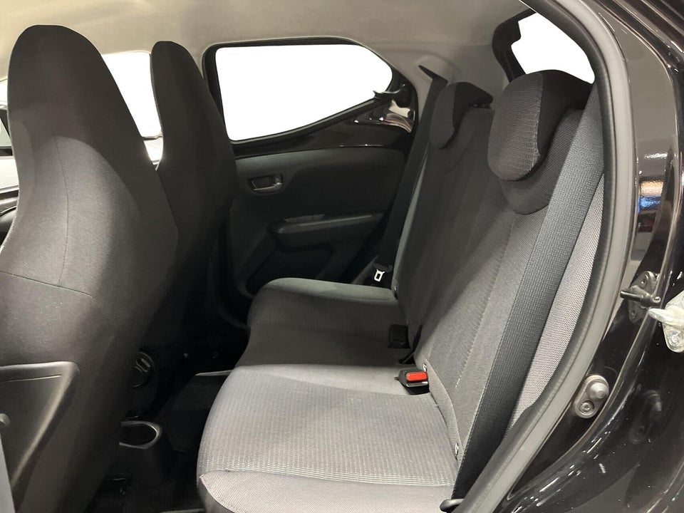 Toyota Aygo 1,0 VVT-i x-press 5d