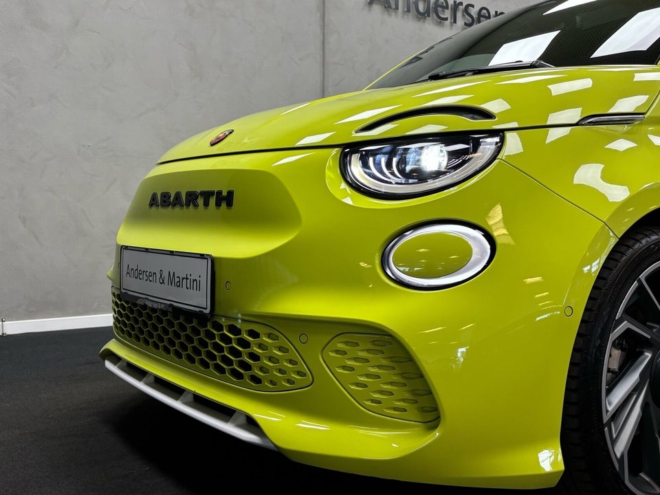 Abarth 500e Scorpionissima 3d
