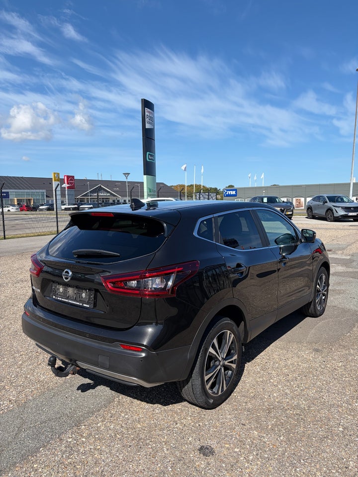 Nissan Qashqai 1,3 Dig-T 140 N-Connecta 5d